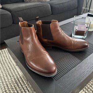 Frye size 10 brown Chelsea boot